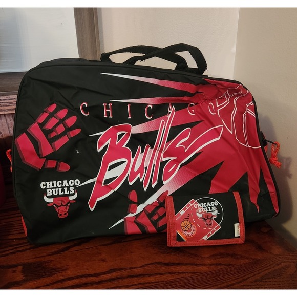 NWT 1994 Vintage Chicago Bulls NBA Basketball Duffle Gym Bag And Wallet - Picture 1 of 12